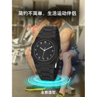 con un reloj simple para hombre de alta gama - details 3