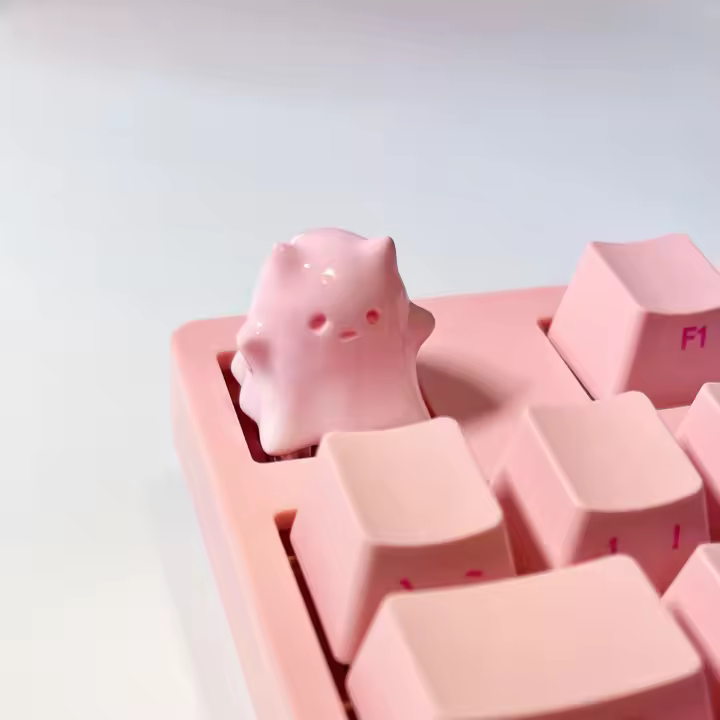El teclado mecánico del gato fantasma tiene una personalidad encantadora y creativa. - 1