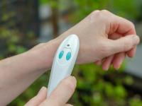 Alivio Rápido de Simptomas de Picadura de Insectos Tratamiento Sin Químicos, Reducción de Dolor y Hinchazón, Herramienta de Masaje Manual Electrónica, Sin Olor - details 0