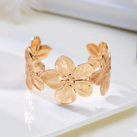 Pulsera ancha abierta de mariposa y flor hueca de acero inoxidable de alta calidad, brazaletes ajustables chapados en oro, joyería para mujer - details 12