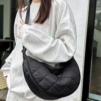 Bolso cruzado portátil a cuadros de Color sólido, correa ajustable acolchada, bolso de media luna, bolso de hombro de nailon acolchado que combina con todo, diario - details 9