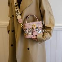Bolso de Cubo para Mujer con Diseño de Oso Bolso de Mano Elegante con Correa Ajustable, Cierre de Cremallera, Herrajes de Tono Dorado Pink/Brown/Blue Bolso Casual - details 0