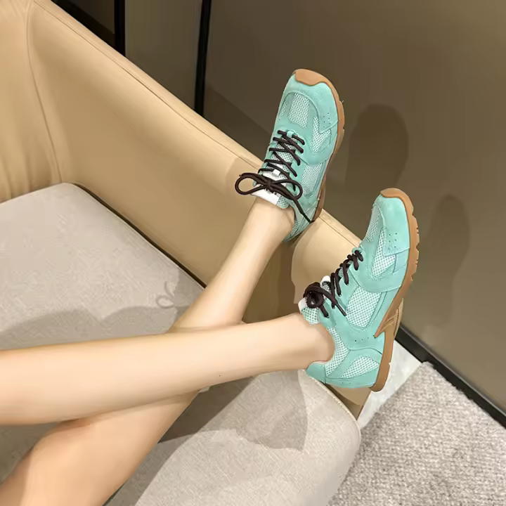 Nuevas Zapatillas de Deporte Casuales de Cuero Versátil Deportes Planos Zapatos de Mujer de gran Tamaño 41-43 - 1