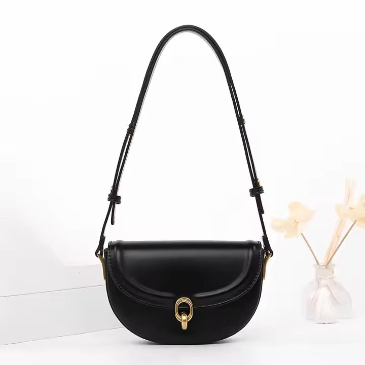 Bolso de sillín de moda para mujer, bolso de hombro tipo mensajero de color sólido de moda 2024 con correa ajustable, resistente a la decoloración, forro de poliéster, cierre de cierre de beso, pintura de borde acolchado - negro/rojo - 1
