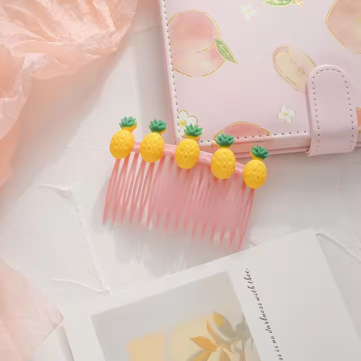 Peines de pelo Kawaii para niños y niñas, peine con flequillo, pinzas para el cabello, tocado de pasador, horquilla de fresa de dibujos animados, peine para bebé, novedad - 1