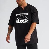 Muscleguys Camiseta de Fitness de Algodón Cuello en V, Manga Corta, Impresión, Lavado en Máquina, Para el Verano y Gimnasio - details 3