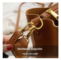 Nuevo bolso, textura de alta calidad, temperamento bandolera de hombro, bolso de cubo, bolso de mujer de tendencia de moda retro de gran capacidad - details 4