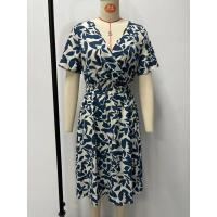 Vestido de cintura acampanada con estampado de hojas y cuello en V de manga corta para la nueva primavera verano 2025. - details 23