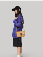 Nueva bolsa de mensajero de alta gama para niños, bolso de hombro tipo satchel para hombres, bolso de mano cuadrado pequeño y moderno para mujeres. - details 24