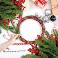 10 ramas de pino artificiales con bayas rojas para decoración navideña. - details 2