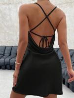 Vestido sin mangas de mujer con falda corta con tirantes en la espalda a - details 2