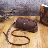 2025 nuevas mujeres retro bolso de cuero de la PU clip bolso casual mini bolso de mensajero - details 5