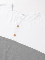 Camiseta deportiva informal de manga corta de verano para hombre, con costuras tricolores y cuello en V con muescas, estilo Henry - details 3