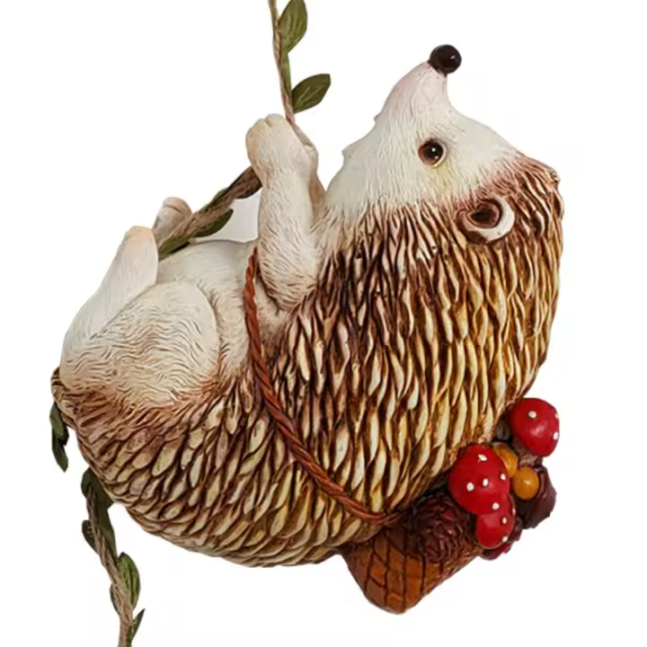 Bonito colgante de erizo de imitación, adorno de erizo trepador hecho a mano de resina, decoración única de animales de paisaje - 1