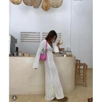 Vestido largo de punto de ganchillo calado para cubrir el bikini en vacaciones en la playa - details 30