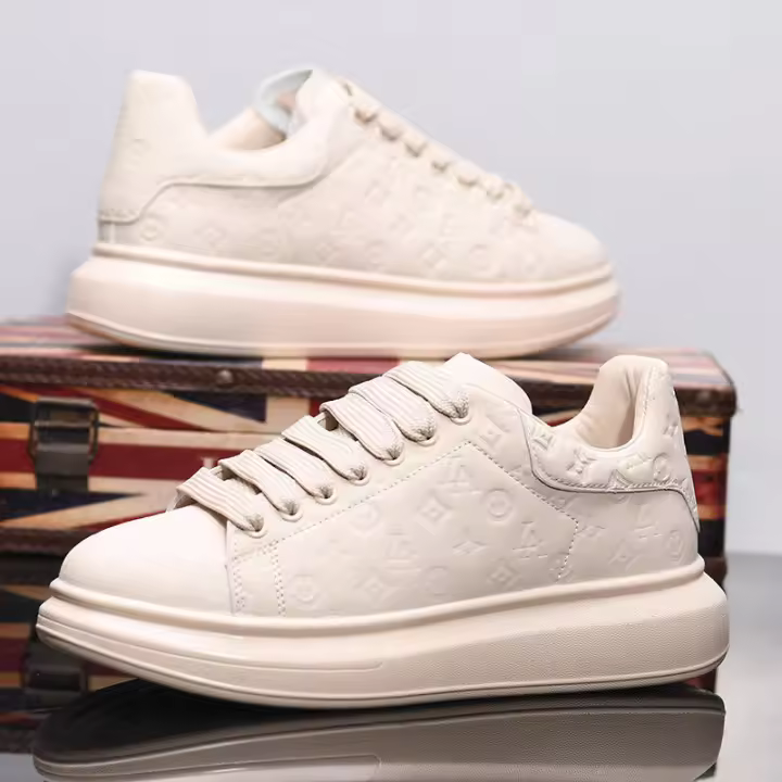 Zapatillas Blancas McQueen Cuero Genuino para Hombres y Mujeres Suela Gruesa - 1