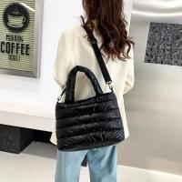 Bolso de mano acolchado para mujer, bolsa de hombro acolchada, de algodón, ligera, para invierno - details 2