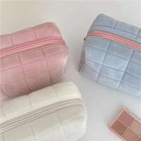 Bolsa de almacenamiento de cosméticos de piel sólida para mujer, organizador de maquillaje con cremallera, bolso de papelería, estuche para lápices, artículos de tocador de viaje - details 16