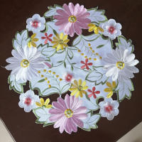 Caminador de mesa hueco de flores bordadas de primavera - details 2