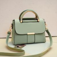 Bolso Bandolera Elegante para Mujer en Negro y Dorado con Correa Desmontable, Cierre Magnético, Diseño de Doble Capa y Herrajes de Aleación - Bolso de Mano Elegante para el Trabajo o Salidas Informales, Bolso Bandolera, Accesorio Moderno, Construcción Dur - details 2