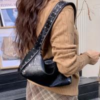 Bolso vintage biker-inspirado con hombros con puntas Suave, cierre de cierre, Forro de poliéster, bolso cruzado casual para mujeres Bolso de hombro duradero con cremalleras - details 4
