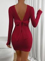 Vestido rojo de mujer con cintura alta y falda corta de cuello redondo delgada - details 5