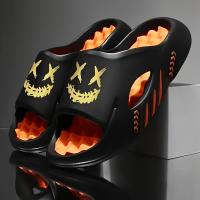 OURANNI Zapatillas deportivas ligeras con estampado de dibujos animados para hombre, para interior/exterior, para ducha, vacaciones en la playa, modernas y versátiles para uso diario informal de parejas, estructura duradera de EVA, diseño unisex - details 4