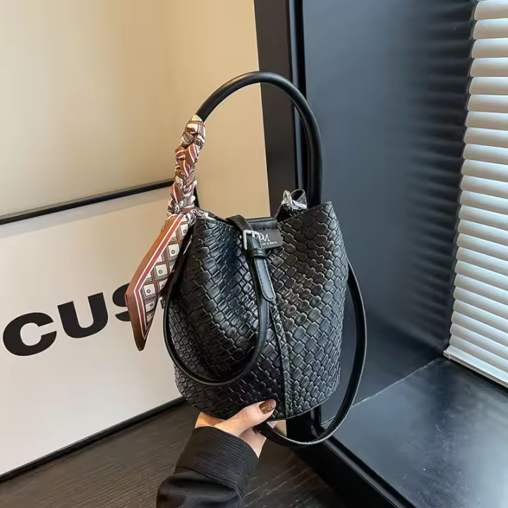 Bolso de mano de mujer nuevo de primavera y otoño de nicho de moda 2025, bolso de hombro versátil de moda, bolso de cubo tejido. - 1