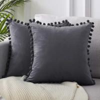 Funda de Almohada de Terciopelo Suave con Bola de Pompon Decoración de Dormitorio Sofá - details 6