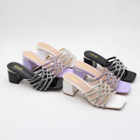 Sandalias exteriores sencillas con diamantes de imitación y tacón alto con tiras y puntera abierta - details 1