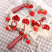 Joyería roja de fruta para mujer, dijes para llave de coche, regalo para amigo, llavero de corazón de fresa, colgante para mochila, Accesorios para llaveros - details 4
