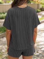 Conjunto de Pantalones Cortos con Bolsillo de Textura Sólida Camiseta de Manga Corta Casual y Shorts de Cintura Elástica para Mujeres - details 9