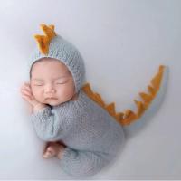 Conjunto de Bebé Recién Nacido Falda y Gorro de Punto con Dinosaurio de Crochet - details 1
