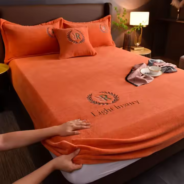 Cubierta de Cama de Terciopelo Engrosado Juego de Sábanas Elásticas de Color Sólido para Cama de Rey y Amarilla - 1
