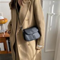 Bolso cruzado de cuero PU para mujer, cartera pequeña de diseñador, semicircular, estilo Retro, a la moda - details 7