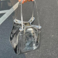 Bolso de hombro tipo bandolera de diseño simple de cuero de PU para mujer estilo femenino - details 14