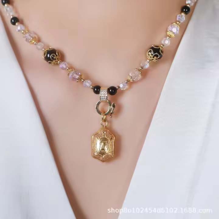 Colgante mini tortuga budista tailandesa con concha chapada en oro tanto para hombre como para mujer - 1