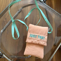 nvas Mobile Bag Cartera pequeña y versátil para ir de compras, citas y salidas nocturnas - details 1