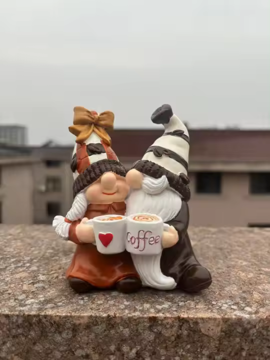 Nueva estatua de Gnomo de café, adorno artesanal de resina, decoración del hogar, regalo de escritorio para amantes - 1