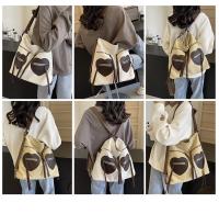 Mochila retro beige en forma de corazón, bolso de un solo hombro - details 4
