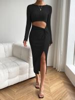 El vestido de mujer es delgado y medio - details 1