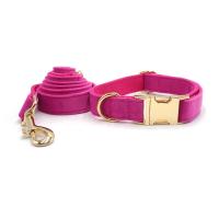 Collar de terciopelo fucsia para perros pequeños, lindo arnés ligero para perros, juego de tirón personalizado para cachorros con flores - details 10