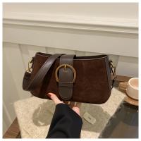 Bolso bandolera ligero para mujer con correa ajustable - Bolso cuadrado pequeño, cierre a presión, disponible en beige/tan/rojo/negro - Uso diario y formal, regalo perfecto para ella, bolso bandolera, bolso moderno y elegante, herrajes dorados, accesorio - details 9