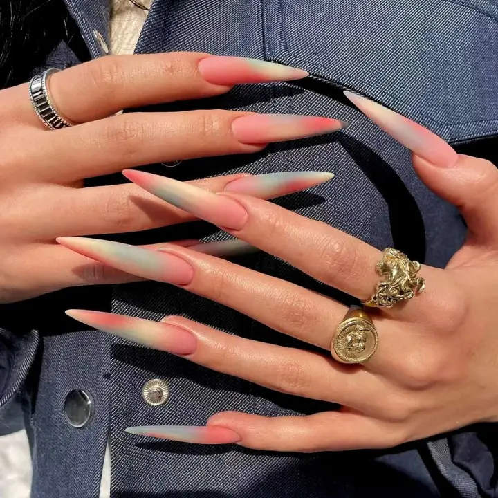 Juego Completo de Uñas Falsas de Color Rosa Diseño de Punto Largo Color Sólido - 1