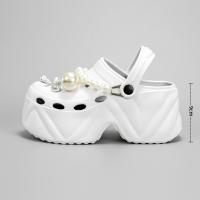 Zapatos de Tacón Alto con Cadena de Perlas de Moda 2025 Estilo de Cuero Falsificado con Patrón de Cuernos Zapatos Casuales para Hombres - details 7