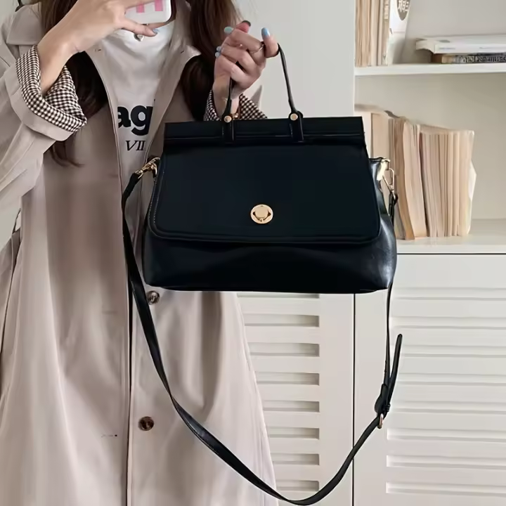 Bolso bandolera estilo maletín retro de gran capacidad para mujer, negro con herrajes en tono dorado y correa de hombro ajustable, bolso versátil para viajeros diarios, maletín de hombro |   Estilo Retro Elegante |   Acabado pulido, bolso bandolera - 1