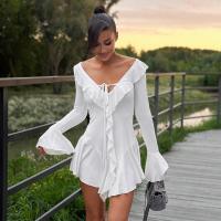 Vestido con cuello puntiagudo volantes y cordón manga trompeta - details 2