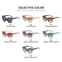 Nuevas gafas de sol de color caramelo europeas y americanas de ojo de gato de montura grande de moda, gafas de sol de moda de fotografía callejera de pasarela retro - details 1