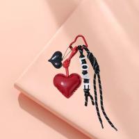 LLavero de cuerda de cuero con forma de corazón de PU, llaveros de coche de cuerda trenzada hechos a mano con letras inglesas, colgante de bolsa de cuerda de amor antipérdida de estilo coreano - details 3