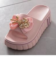 Sandalias deslizantes elegantes con adornos florales para mujer - Colección Verano 2025, zapatos de playa antideslizantes, resistentes a los olores y duraderos con suela gruesa acolchada para comodidad en interiores y exteriores, zapatillas de interior | - details 1
